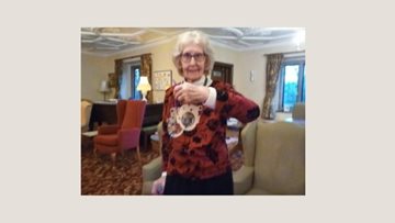 Tetbury care home Residents receive Christmas decoration donation